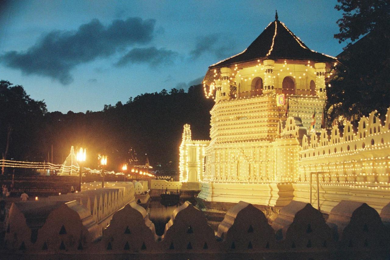 Kan̆Du Kandy Buitenkant foto